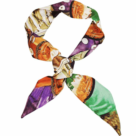 年輕女子長絲巾